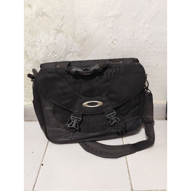 tas laptop merk okley original