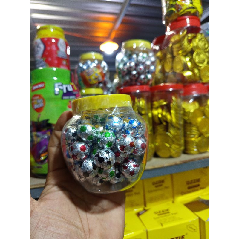 

( 1 TOPLES ISI 65 PCS) PERMEN COKLAT BENTUK BOLA Rp. 500