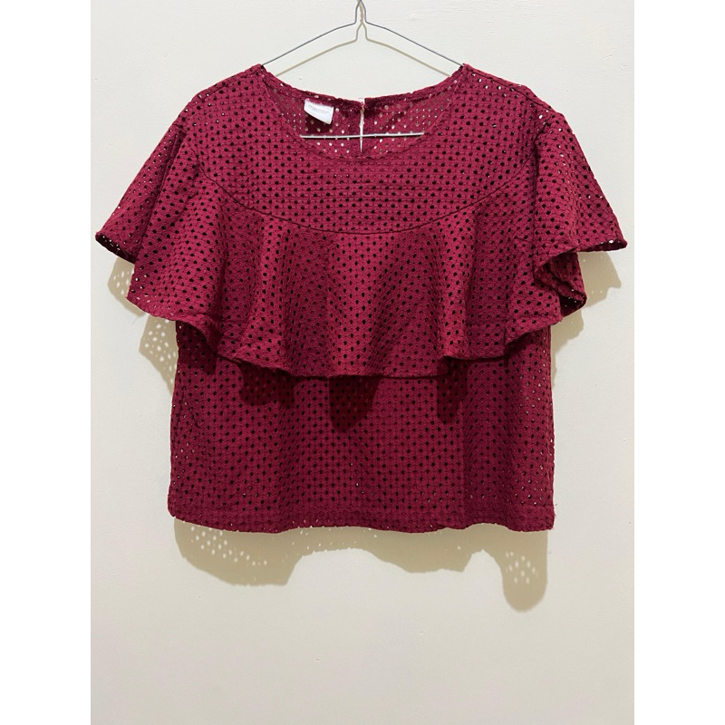 Blus Polkadot Merah dengan Ruffle