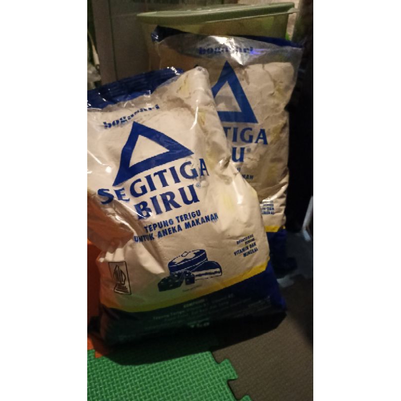 

Tepung terigu segitiga kemasan 1kg