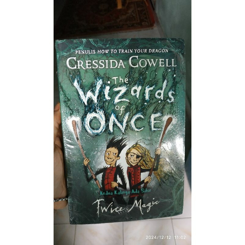 Obral Buku Cuci Gudang - Obral Novel Cuci Gudang ORI - Twice Magic by Cressida Cowell (Seri The Wiza