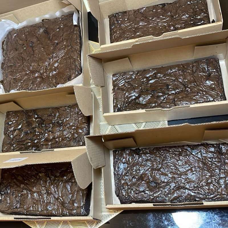 

Fudgy Brownies Halfpan (18x9 cm)