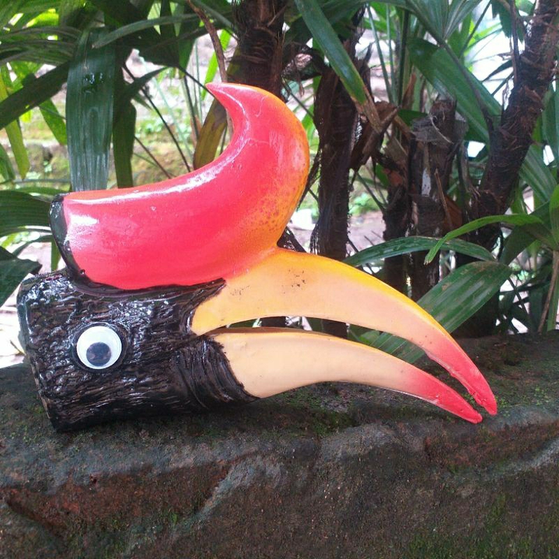 Replika Kepala Burung Enggang Aksesoris Topi Dayak Kalimantan