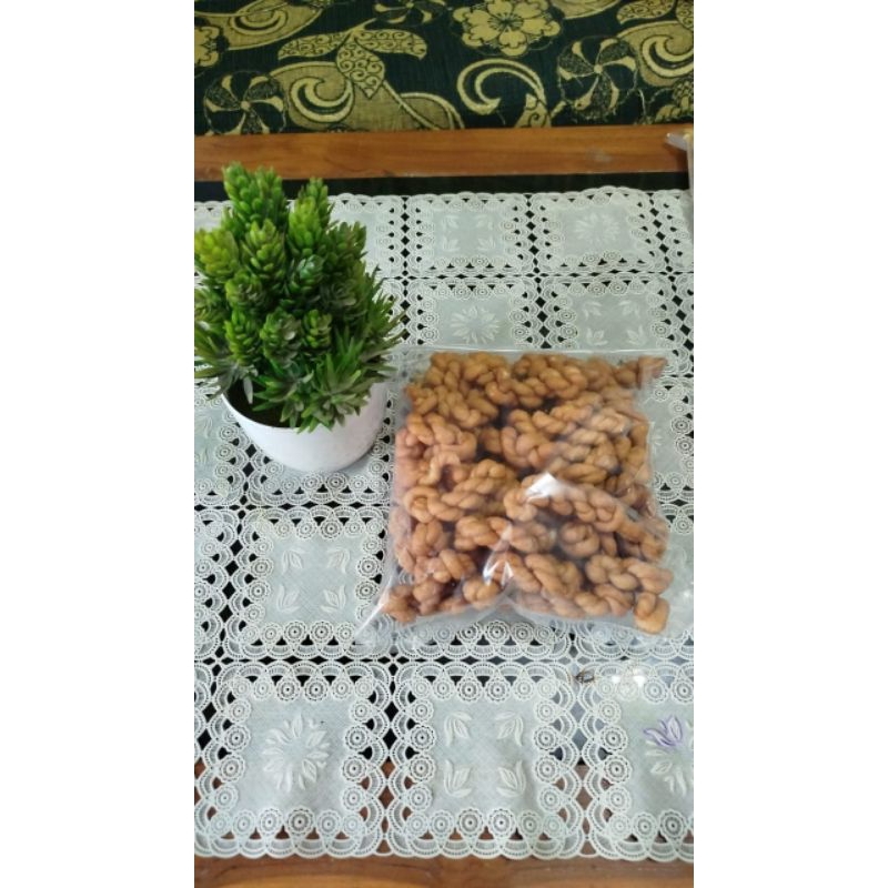 

kue untiran / kue pelintir renyah 250gram & 500gram