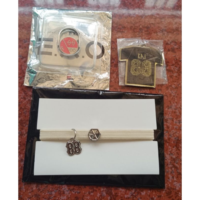 RARE GOODS MERCH MERCHANDISE EXO SEHUN OH KAI JONGIN KIM KEYRING TOPI SEPATU NAMA RING CINCIN BADGE 