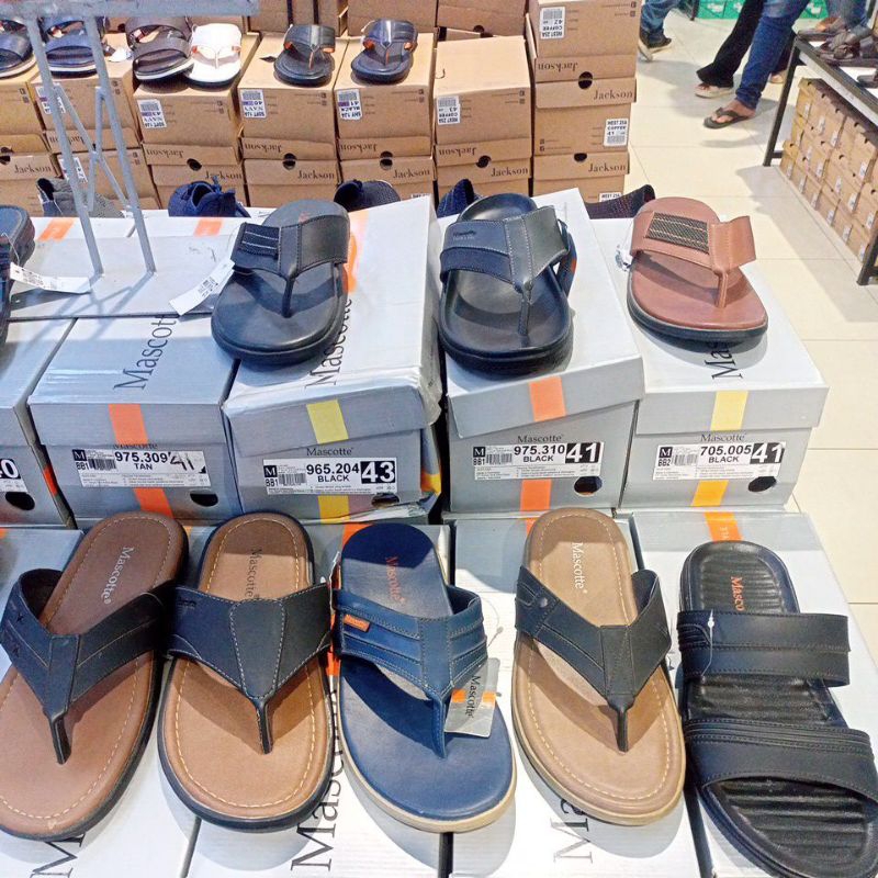 MASCOTTE SEPATU SANDAL PRIA