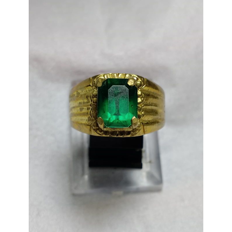 Cincin zamrud rusia