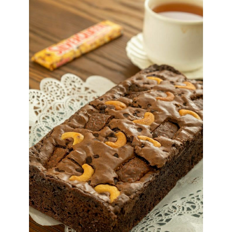 

Brownies Panggang Topping Silver Queen