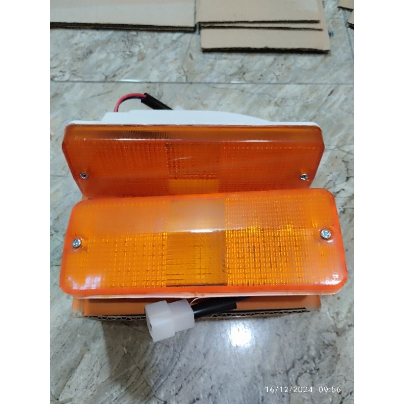 LAMPU SEN DEPAN CARRY EXTRA ST100 1.0 JIMNY KATANA TANPA BOHLAM LAMPU BEMPER DEPAN MIKA KUNING LAMPU