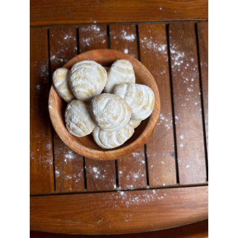 

kue nastar putri salju/ kue putri salju home made/ kue lebaran putri salju isi 500 gram