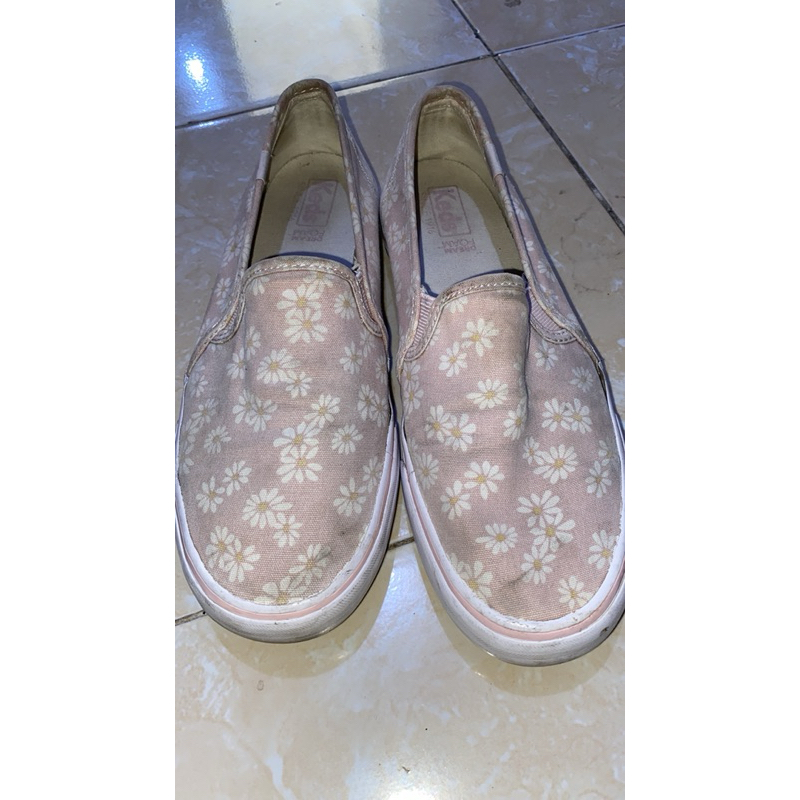 sepatu keds