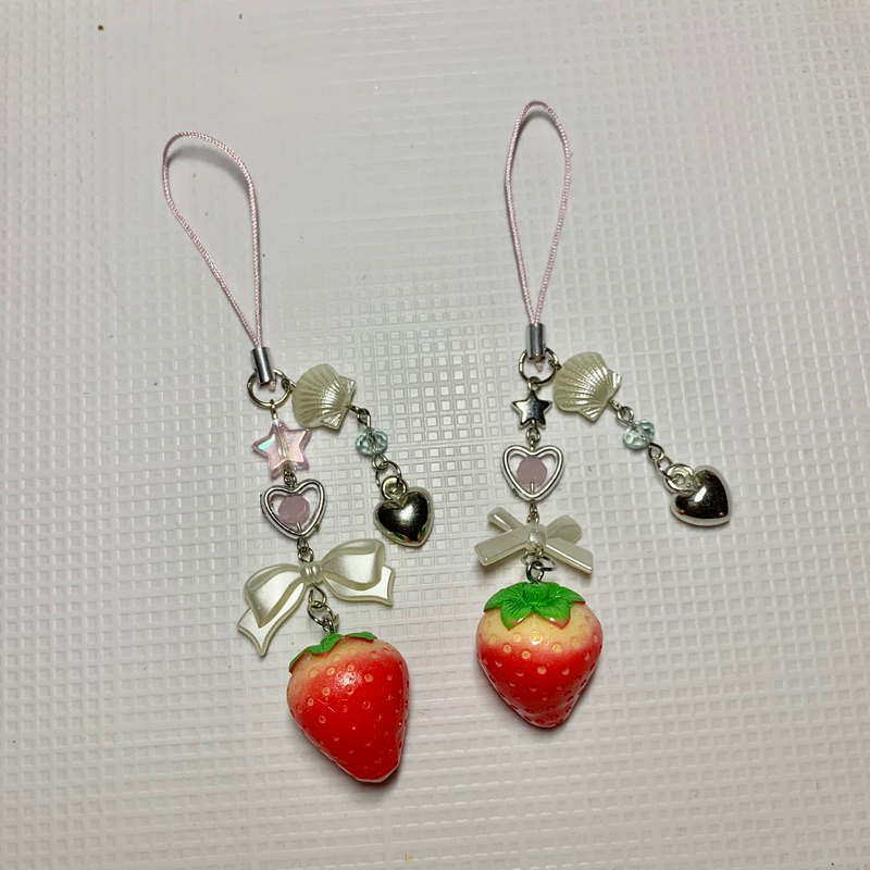 STRAWBERRY CHARM/ gantungan hp / gantungan strawberry/ strap hp