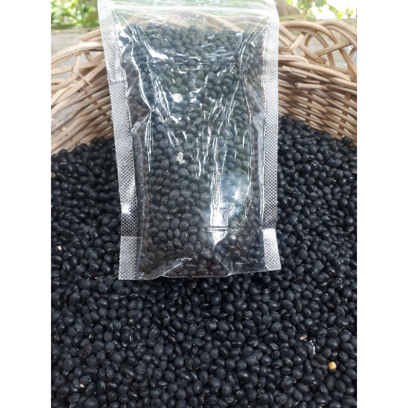 

Kacang kedelai hitam / dele hitam / dele ireng / biji kedelai hitam mentah