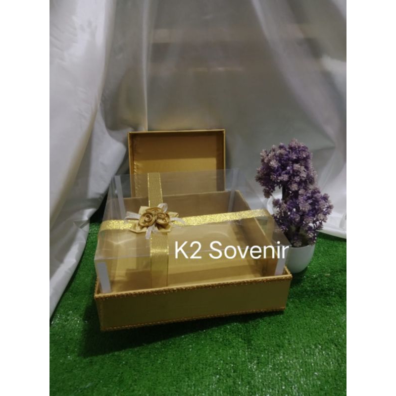 

Kotak Hantaran Seserahan Kue 25x25x7 /tempat kado dll