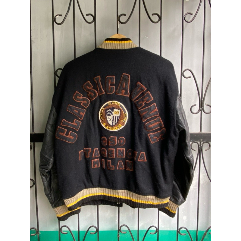 Jaket Varsity Hot Crew, Lengan kulit