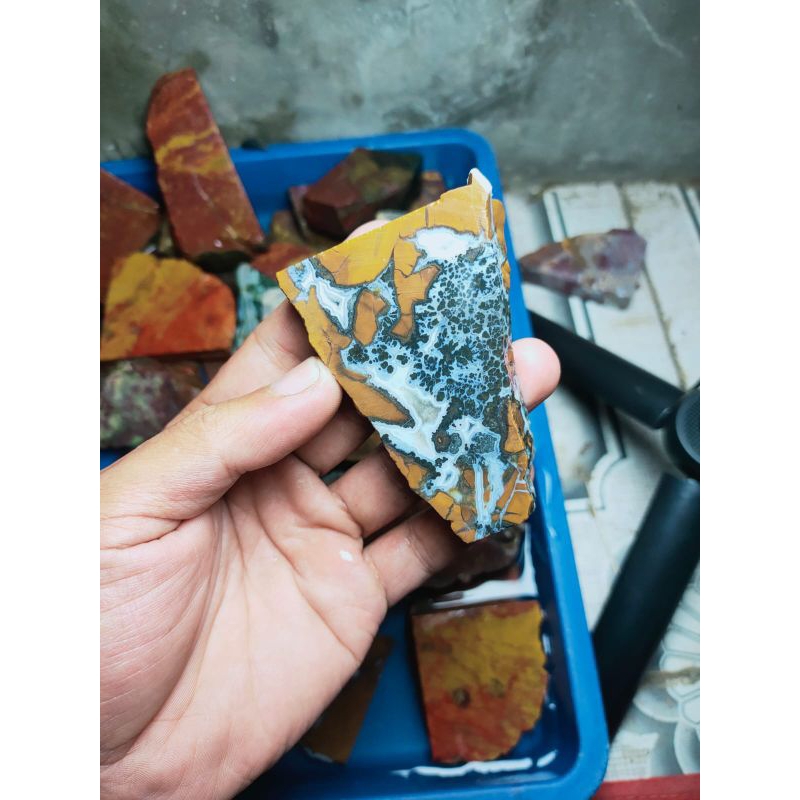 bongkahan batu kelawing