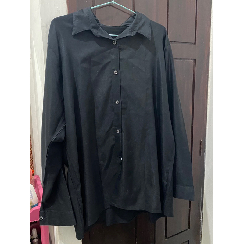 PRELOVED KEMEJA HITAM