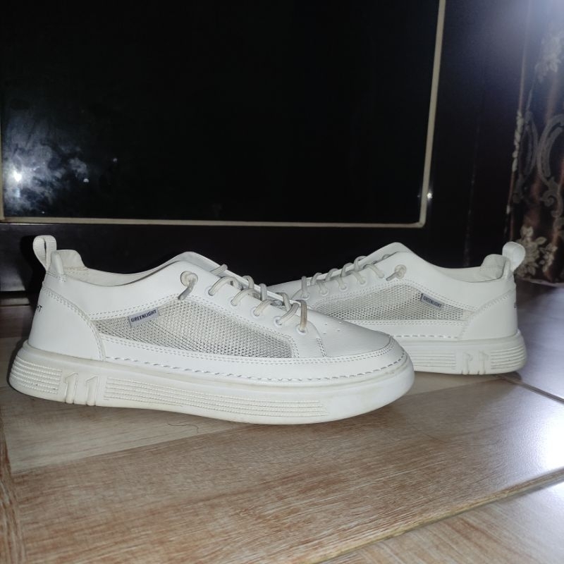 preloved sepatu putih