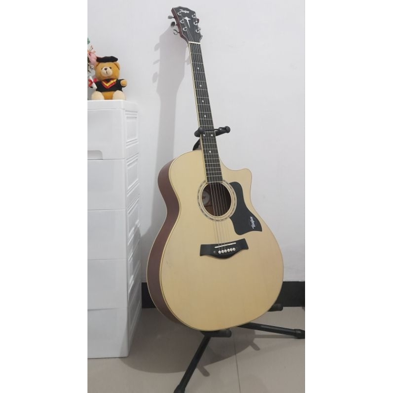 Gitar Akustik Taylor Tanam Besi