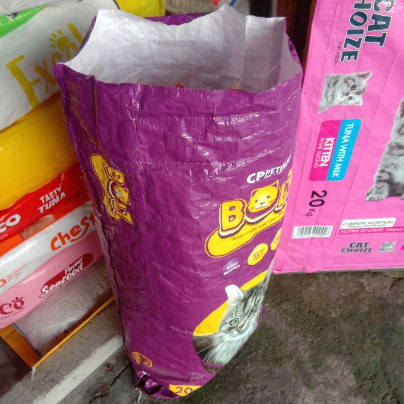 sak/karung bekas pakan kucing