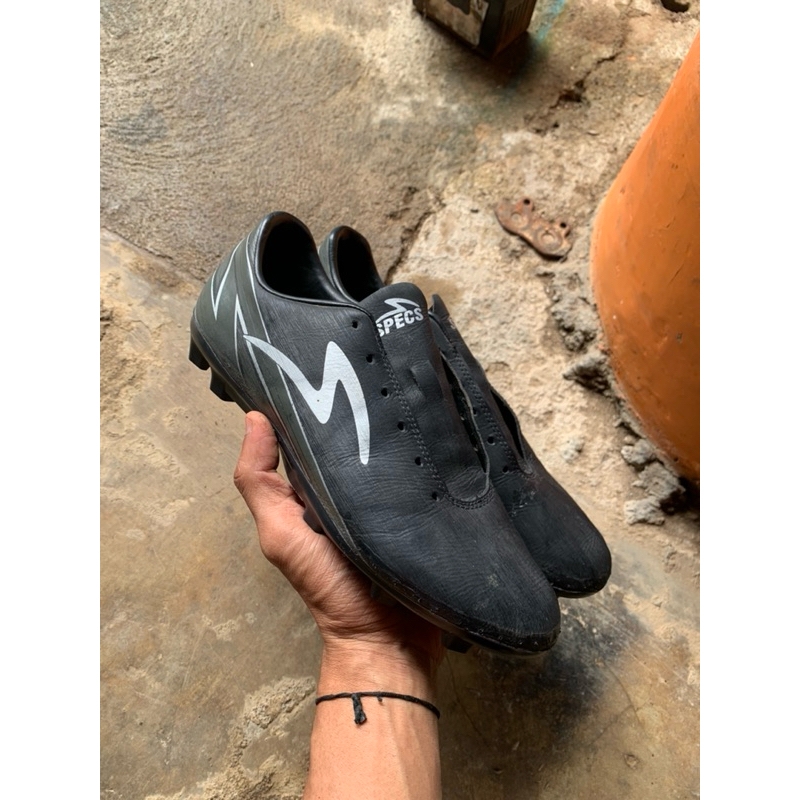 sepatu bola specs ls 20
