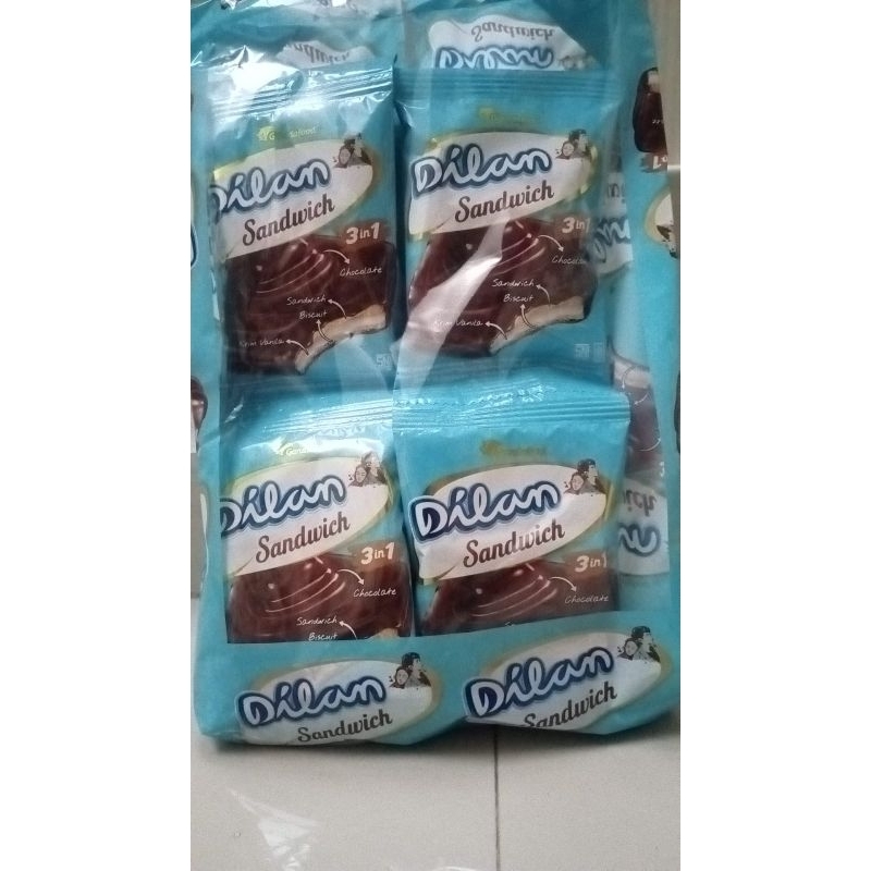 

Dilan Sandwich 3 in 1 Biskuit Lapis Coklat 10*16gr ( 1 Renteng )