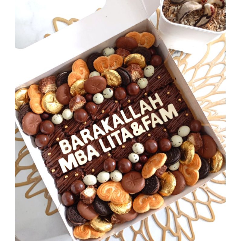 

Rose-GLUTEN FREE Fudgy Brownies Premium nyoklat banget size 20x20 cm (INSTANT only)