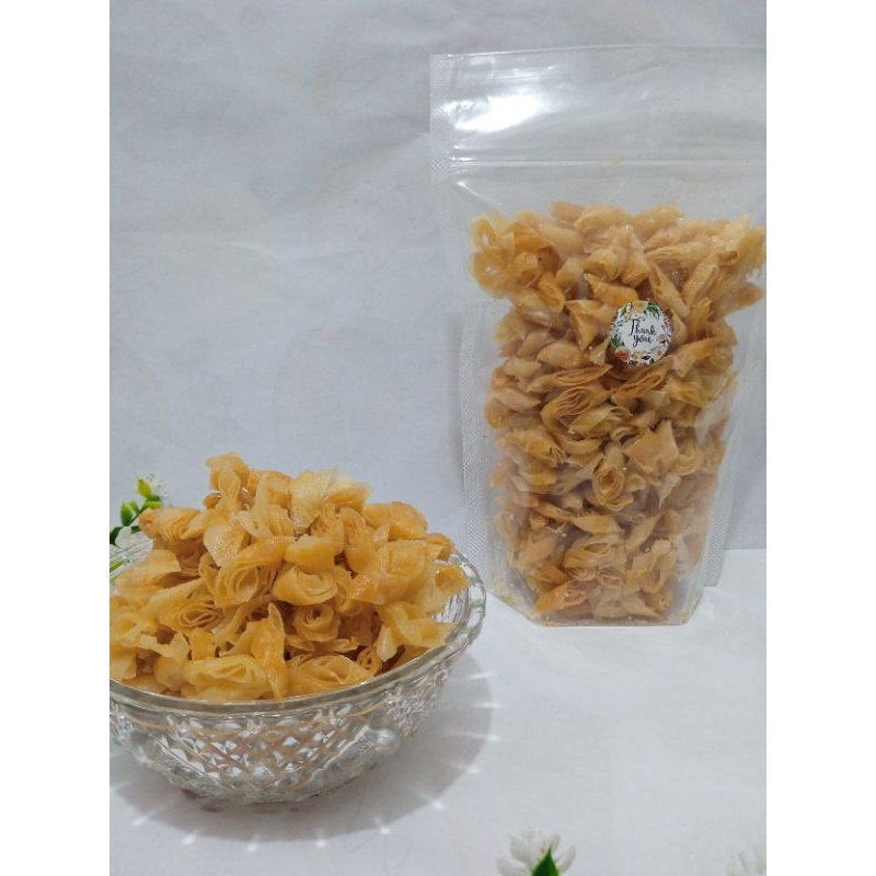 

Lumpia gulung kering original daun jeruk isi 250 gram dan 500 gram