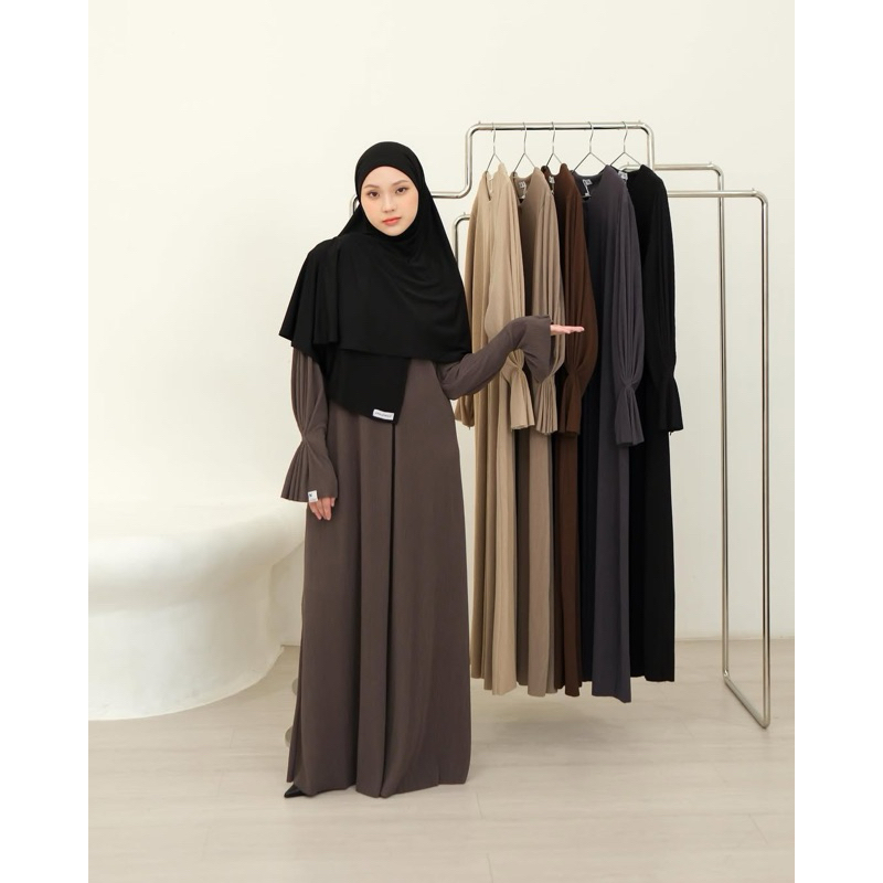 (ready) PLEATS DRESS by KHALEWALE