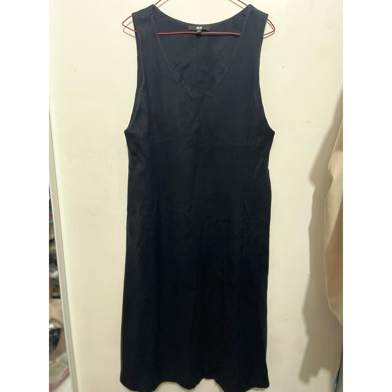 UNIQLO - OL / Dress Hitam Suede