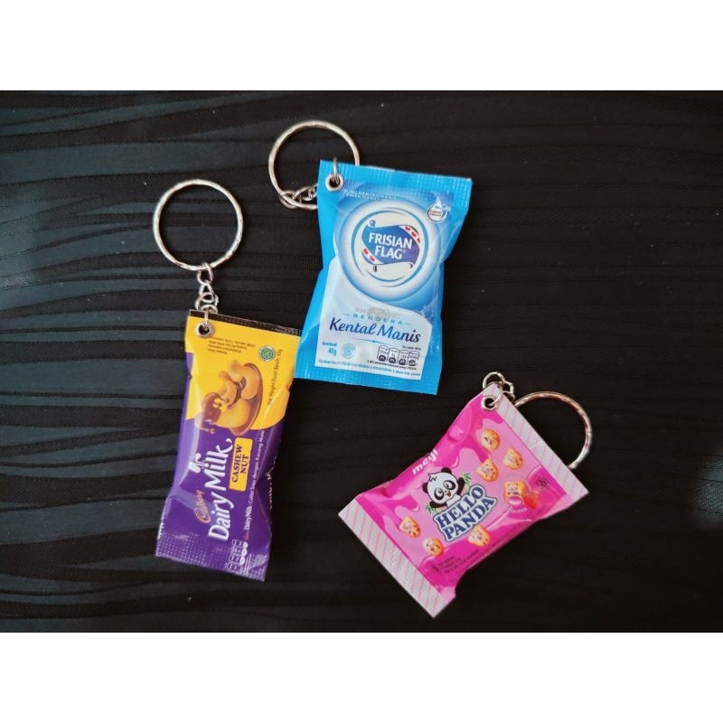Gantungan Kunci Ganci / magnet tempelan Kulkas Mini Snack Random