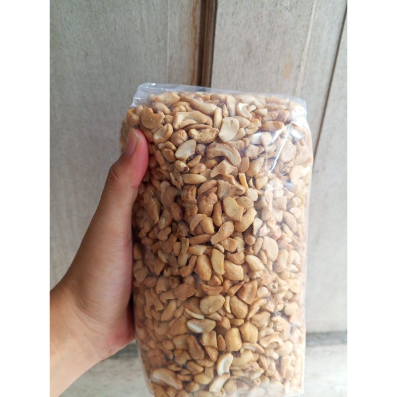 

kacang mede patahan mentah 1kg