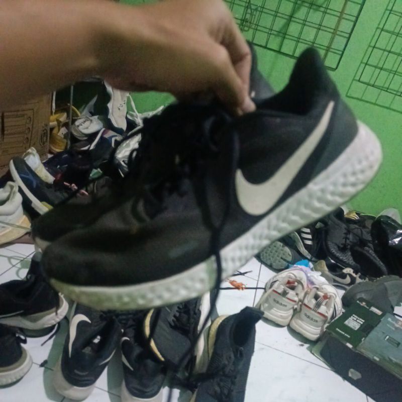 Sepatu Nike Hitam Putih