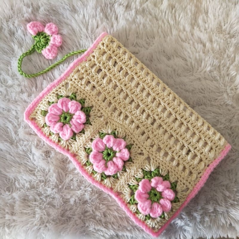 

Cover Book l Sampul Alquran Rajut