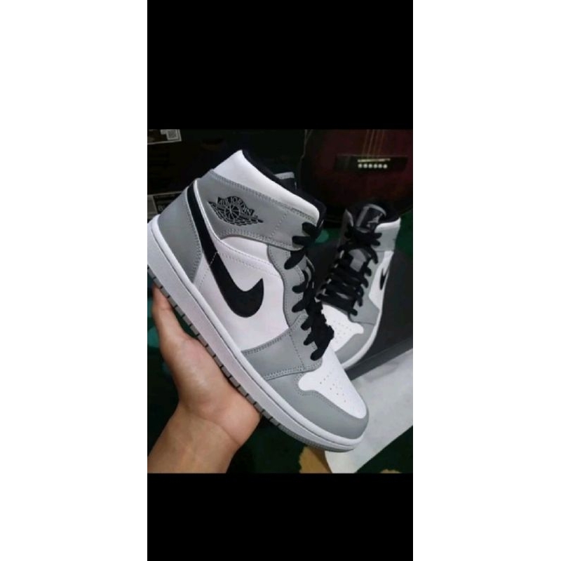 Sepatu sekolah  anak Jordan  Abu-abu Hitam Putih