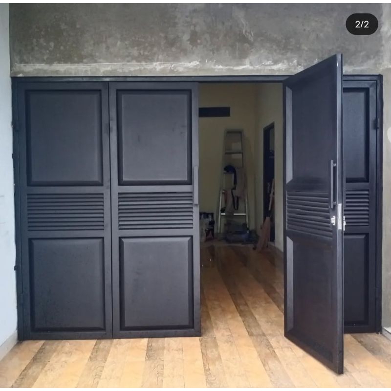 Pintu besi Garasi