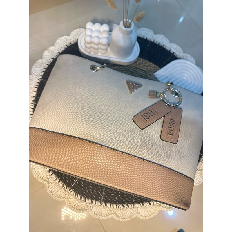 Tas Guess Besar Muat Laptop - Tote bag