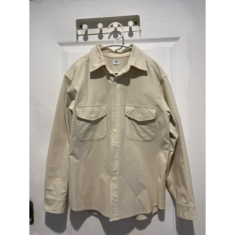 [PRELOVED] UNIQLO 100% ORIGINAL COUNTER Outer Cream Putih Aesthetic Kemeja Pria Wanita Jalan Kantor 