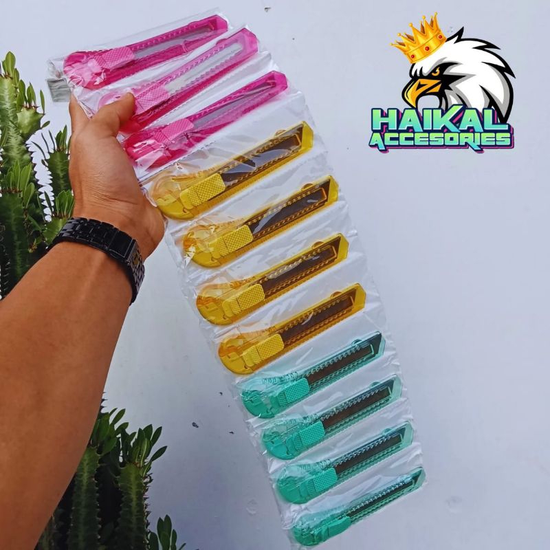 

1 Lusin Kater Besar Renceng / Pisau Cutter Lembar Warna Isi 12 Pcs