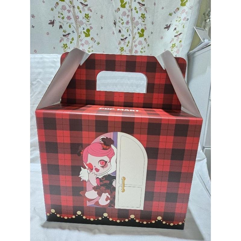 

POP MART KOTAK NATAL UNTUK TARUH HADIAH NATAL - BOX POP MART EDISI CHRISTMAS MOTIF SKULLPANDA