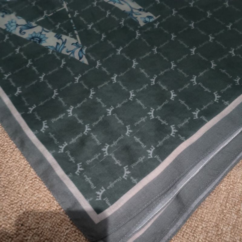 preloved hijab manjha Ivan Gunawan abu abu