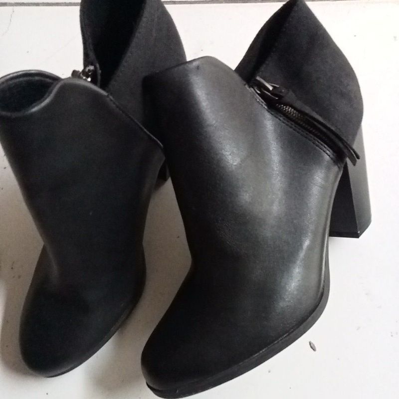 Sepatu Wanita "Fioni" Preloved