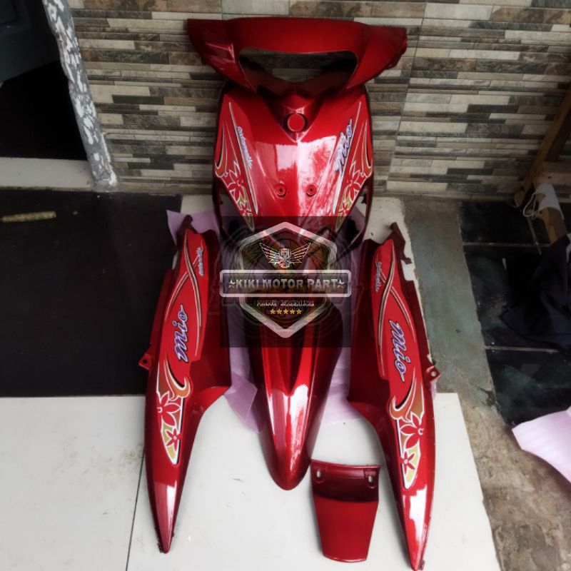 Body halus mio sporty merah maroon + striping kembang merah cabe