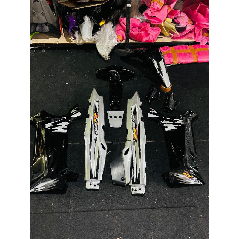 COVER BODY HALUS SET YAMAHA FIZ R ABU² HITAM TERLARIS