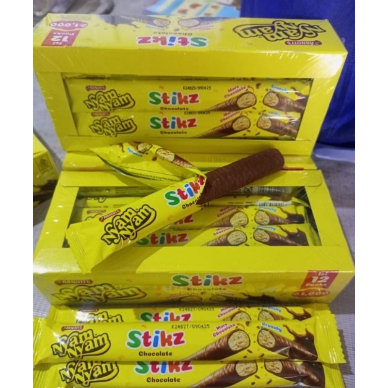 

Nyam Nyam Stikz Biskuit Cokelat Stik Isi 10 Box ( 1 Dus )