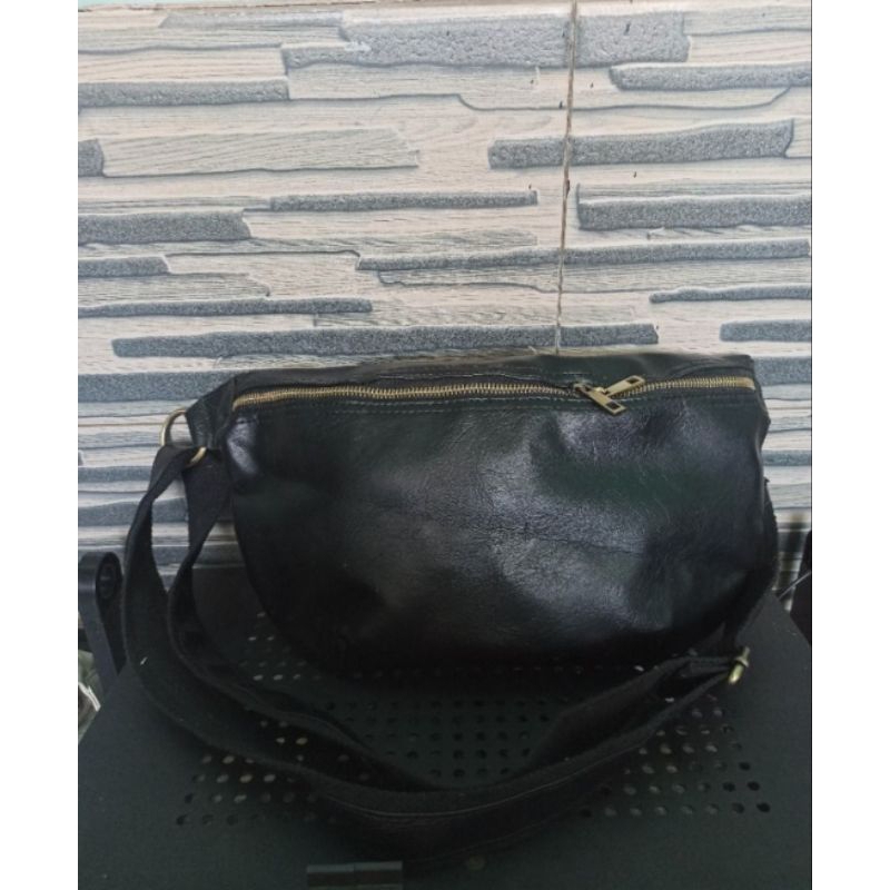 Preloved Tas WB Waistbag Hitam Kulit