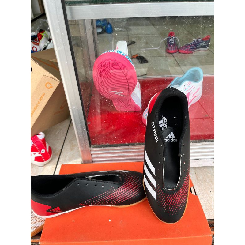sepatu futsal Adidas predator