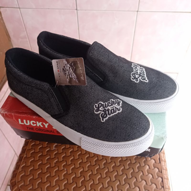 Lucky Star Sepatu Slip-On black denim