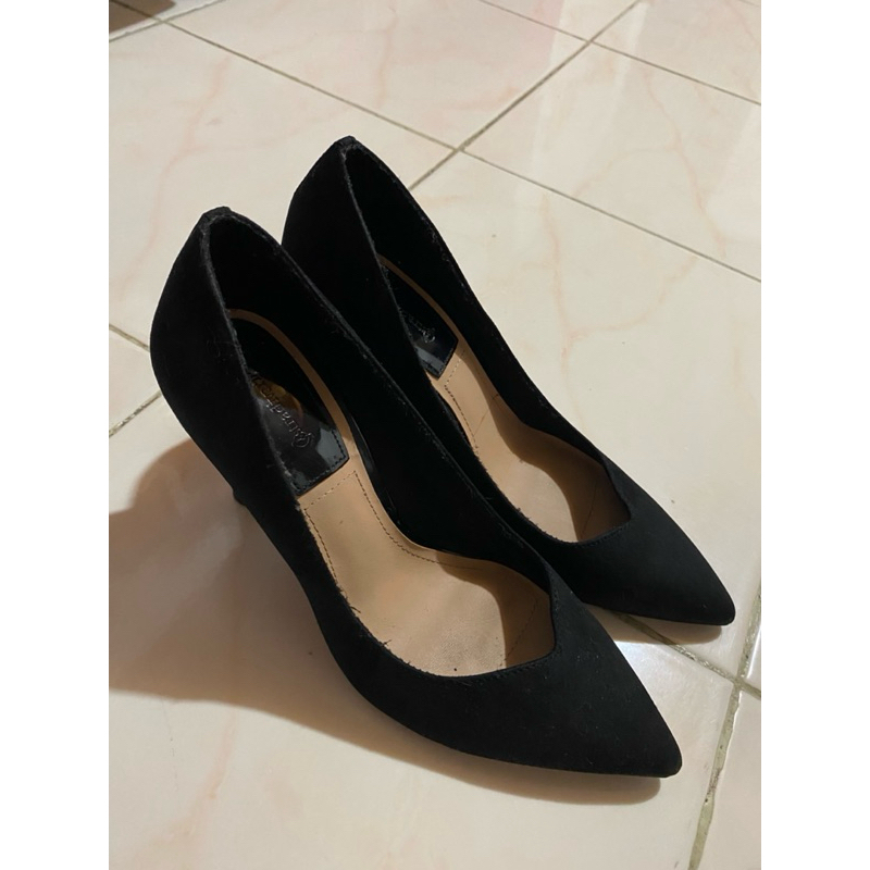 Preloved Sepatu Heels Tinggi Wanita dari Stradivarius
