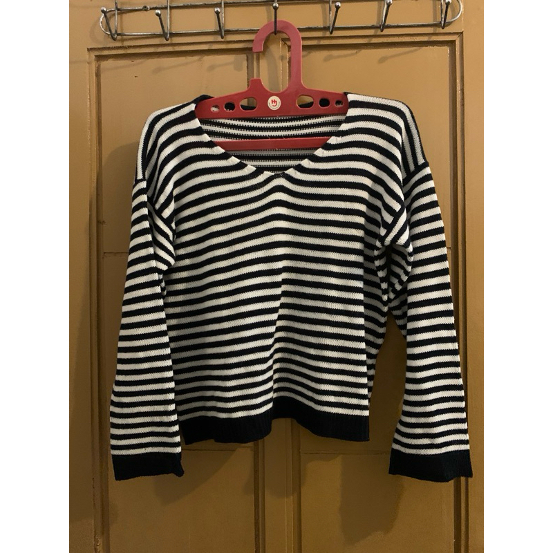 Sweatshirt Hitam Putih